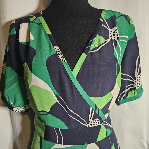 Banana Republic 100% Silk Wrap Dress Large Floral Pattern Green & Navy & White - Picture 2 of 9